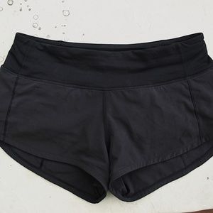 Black Lululemon Speed Up Low-Rise Short 2.5"